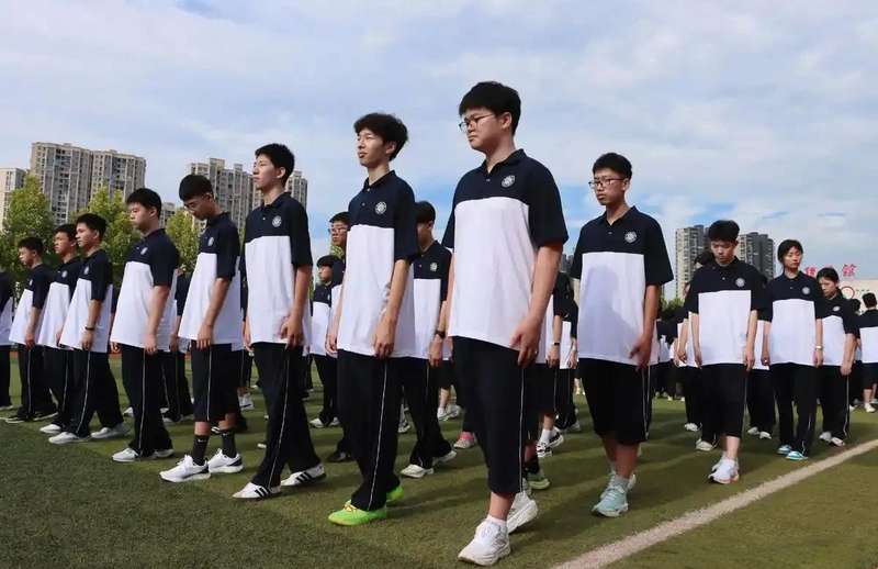  隐匿在校园背后的2026新规：校服强制令升级与维权指南 教育招生