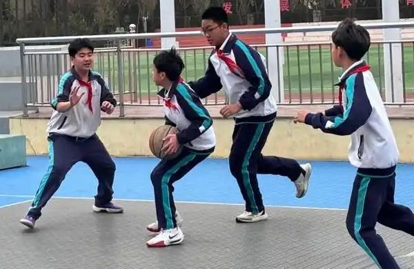  隐匿在校园背后的2026新规：校服强制令升级与维权指南 教育招生