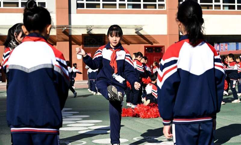  隐匿在校园背后的2026新规：校服强制令升级与维权指南 教育招生