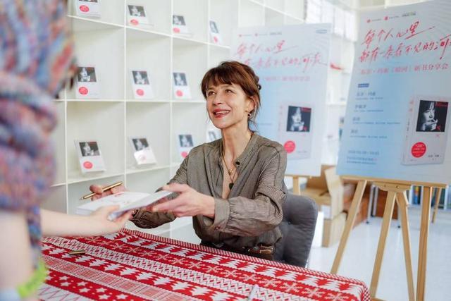  《暗河》：苏菲·玛索的文学蜕变与女性叙事的技术解析 文化旅游