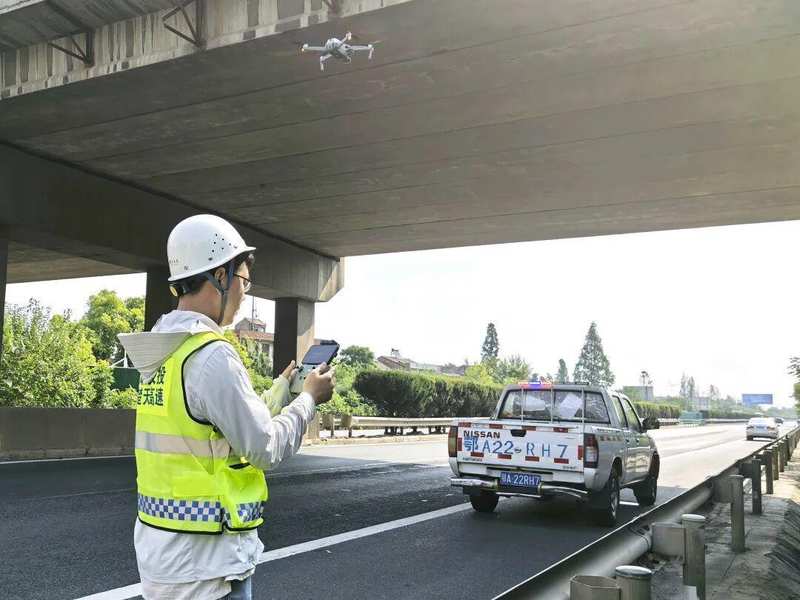  谷雨时节的高速公路守护者：他们用责任筑起风雨中的安全坦途 新闻 谷雨时节的高速公路守护者：他们用责任筑起风雨中的安全坦途 新闻