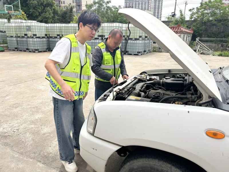  谷雨时节的高速公路守护者：他们用责任筑起风雨中的安全坦途 新闻 谷雨时节的高速公路守护者：他们用责任筑起风雨中的安全坦途 新闻